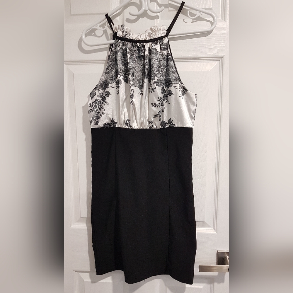 Elegant Black and White Floral Mini Dress